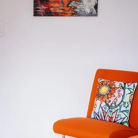 Bergoase In See- Und Bergnaehe, 6 Gaeste, Praktisch, Mit Balkon Spiez