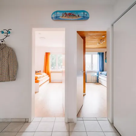 Bergoase In See- Und Bergnaehe, 6 Gaeste, Praktisch, Mit Balkon Appartement