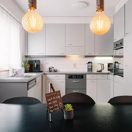 Bergoase In See- Und Bergnaehe, 6 Gaeste, Praktisch, Mit Balkon